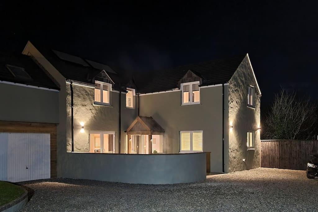 Willow Lodge, Wolfscastle Haverfordwest Exterior photo
